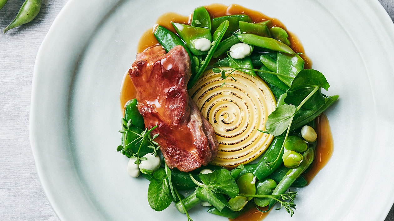 Lams procureur met Malagawijn, gebrande polenta en groene groenten Lams procureur met Malagawijn, gebrande polenta en groene groenten
